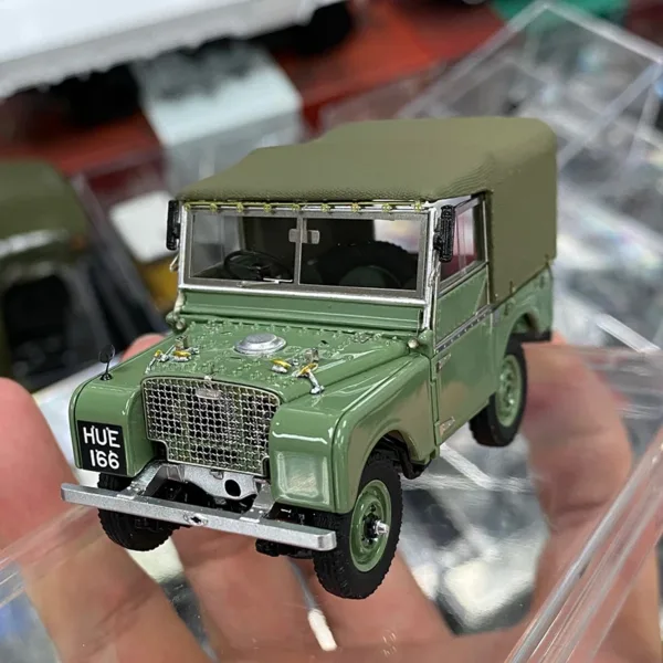 1/43 Scale Land Rover Defender Diecast Model - Image 5