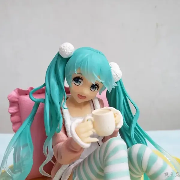 Hatsune Miku 16CM PVC Figure in Loungewear - Image 2