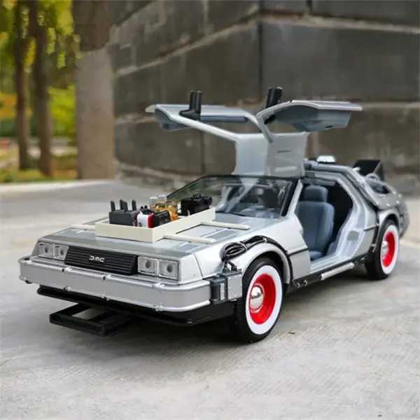 Welly 1:24 DeLorean Time Machine Model Car - Image 2