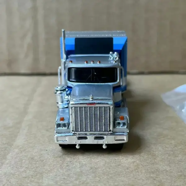 1:87 Scale GMC GENERAL Truck Model Ornament - Image 3