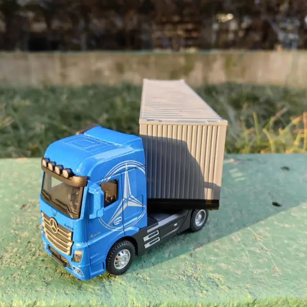 1:50 Diecast Alloy Truck Model with Sound Light - Image 13