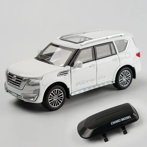 1:32 Nissan Patrol Diecast Model Car with Lights - Image 7