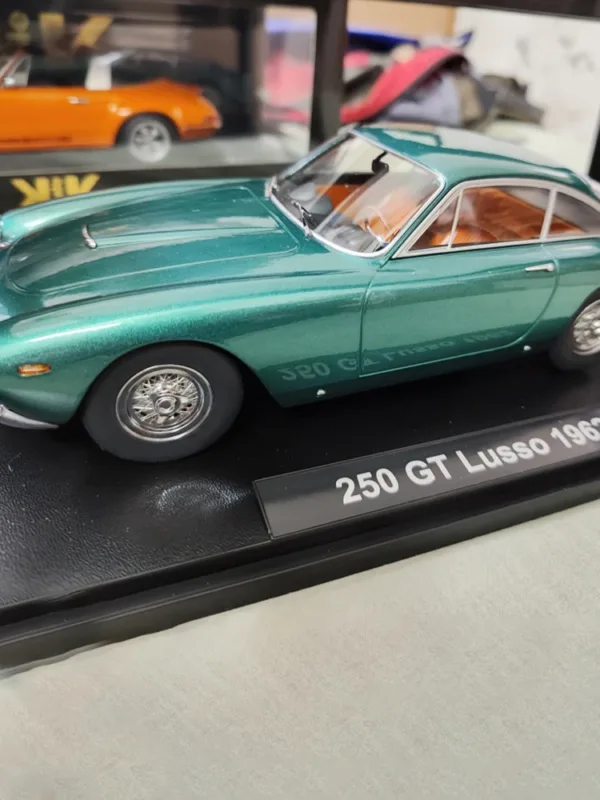 Die Cast 1/18 Scale 250 GT Lusso Model - Image 7