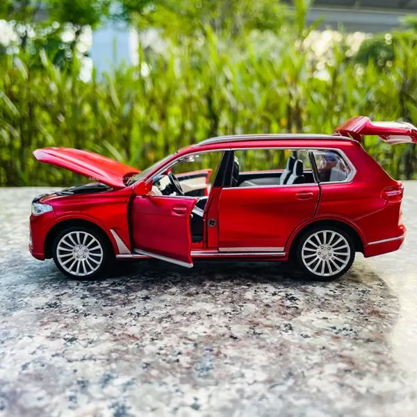 1:32 BMW X7 Diecast Toy Car with Sound - Image 5