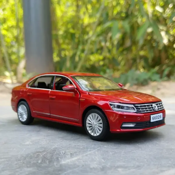 1:32 Passat Alloy Diecast Car Model - Image 7