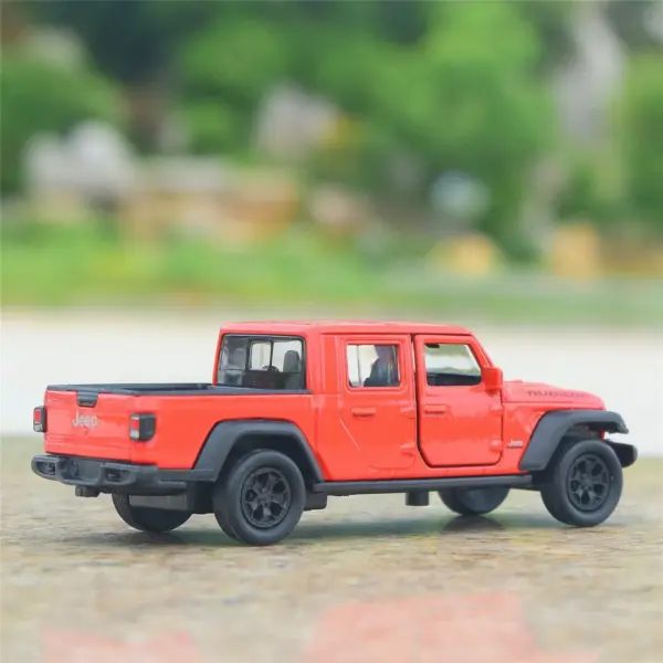 1:36 Jeep Gladiator Alloy Diecast Model - Image 2