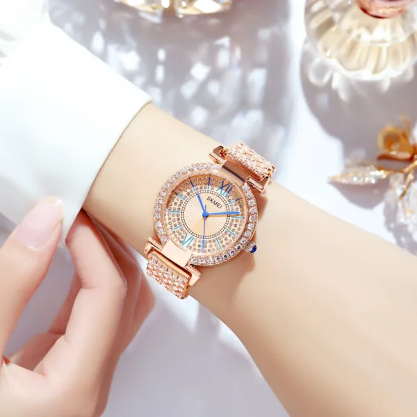 Rose Gold Women's Quartz Fashion Watch - Image 4