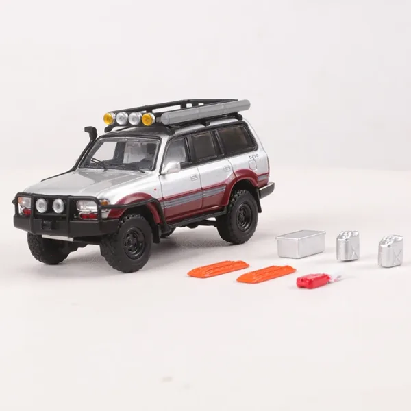 1:64 Toyota Land Cruiser LC80 Diecast Model Car - Image 11