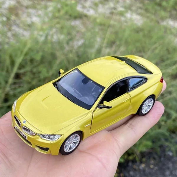 1:36 BMW M5 M550i Diecast Metal Car Model - Image 3