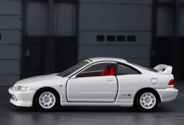 Honda Integra Type R Diecast Model Car - Image 5