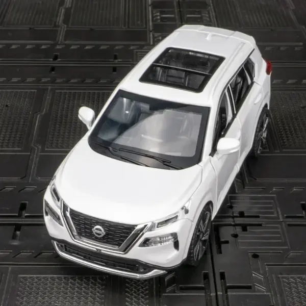 1:32 Nissan X-Trail Diecast Car Model - Image 2