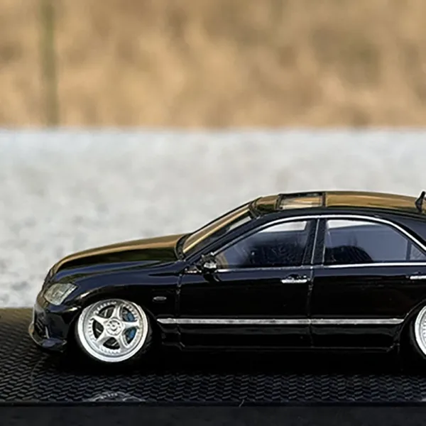 1:64 Scale Toyota Crown Resin Model Car - Image 5