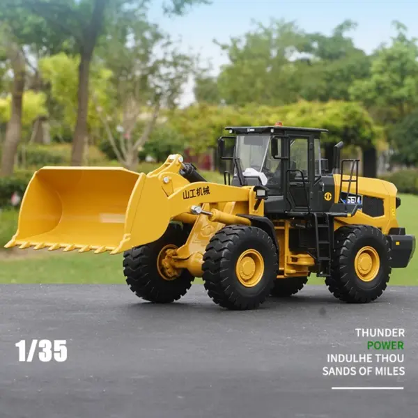 1:35 SEM660D Wheel Loader Diecast Model