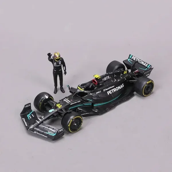 Bburago 1:24 Mercedes AMG F1 W14 Model Car - Image 6