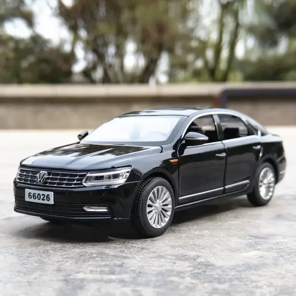 1:32 Passat Alloy Diecast Car Model - Image 2