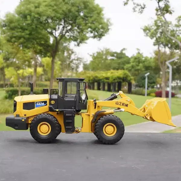 1:35 SEM660D Wheel Loader Diecast Model - Image 2