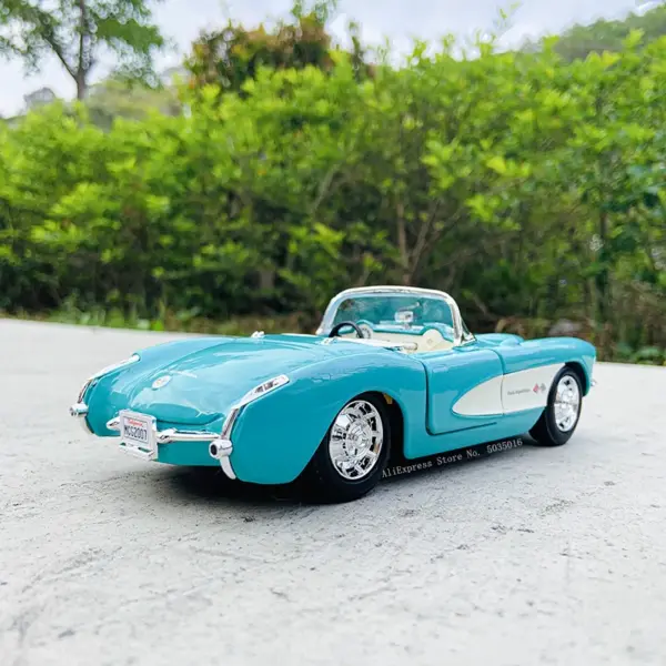 1:24 Scale 1957 Chevrolet Corvette Model Car - Image 3