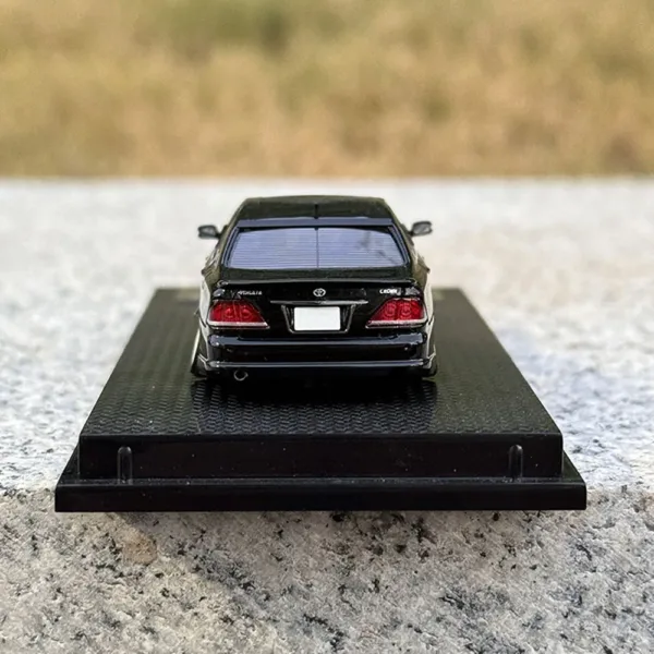 1:64 Scale Toyota Crown Resin Model Car - Image 2