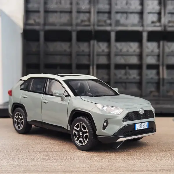 1:32 Alloy RAV4 SUV Model Car Toy - Image 7