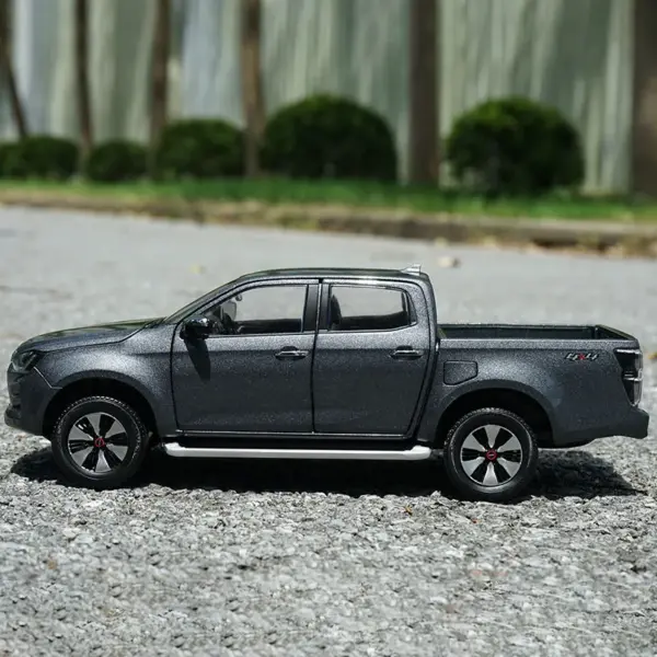 Isuzu D-Max 2021 1:18 Diecast Model Pickup - Image 2