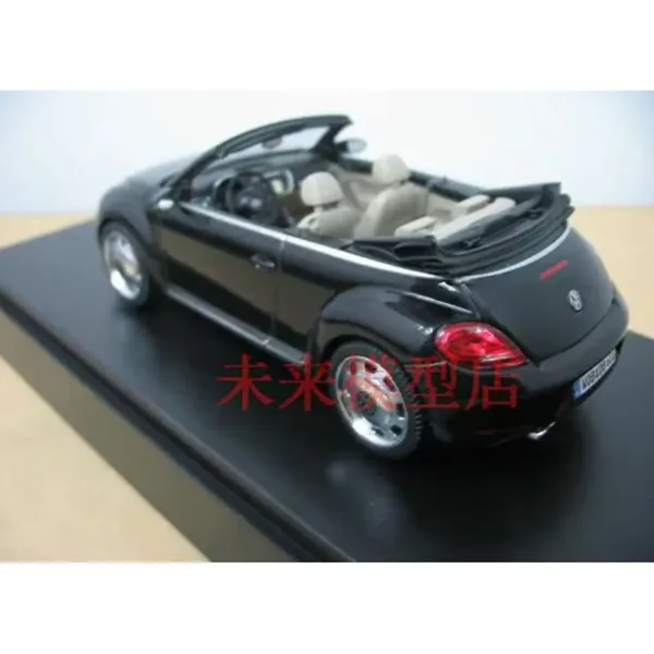 1:43 Scale Beetle Convertible Diecast Model Car - Image 7