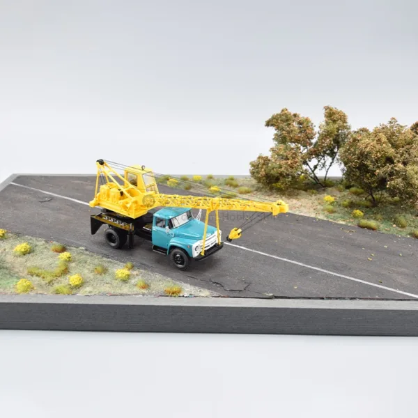 1/43 Diecast Soviet Truck Crane Model SSM1549 - Image 2