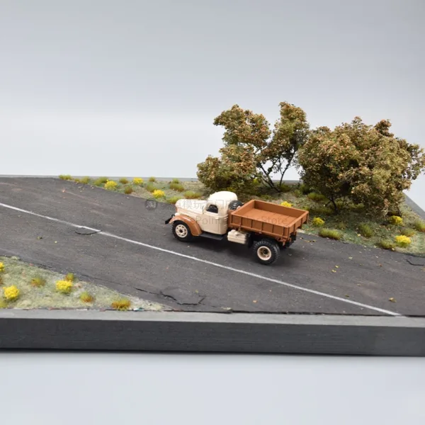 1:43 Scale KAZ-600V Diecast Construction Truck - Image 3