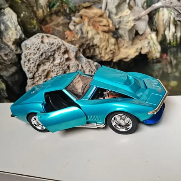 1/24 Scale 1969 Corvette Stingray Model Car - Image 5