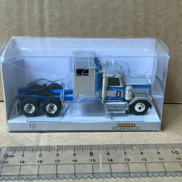 1:87 Scale GMC GENERAL Truck Model Ornament - Image 6