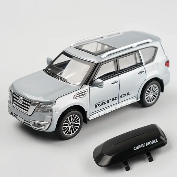 1:32 Nissan Patrol Diecast Model Car with Lights - Image 8