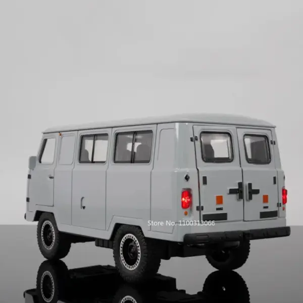 1/18 Russia UAZ Van Diecast Model Toy - Image 6