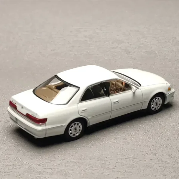 Toyota Mark II Diecast Model 1:64 by Takara Tomy - Image 3