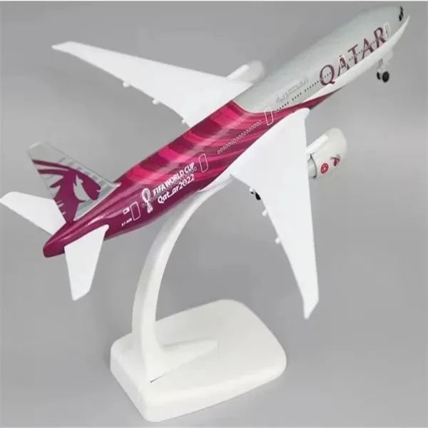 Qatar Airways Boeing 777 Diecast Model 20cm - Image 3