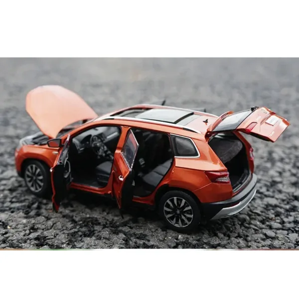 1:18 Scale Diecast Skoda Karoq Model Car - Image 3