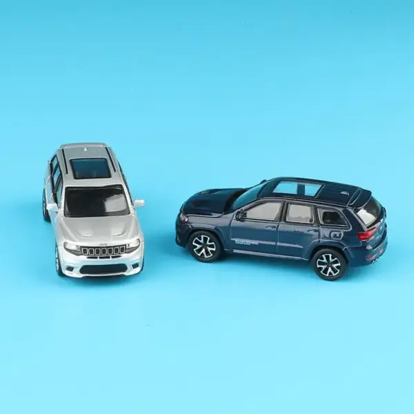 1:64 Grand Cherokee Trackhawk Alloy Model Car - Image 3