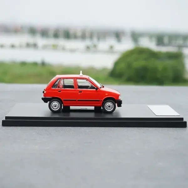 1:43 Scale SUZUKI Taxi Diecast Model Car - Image 3