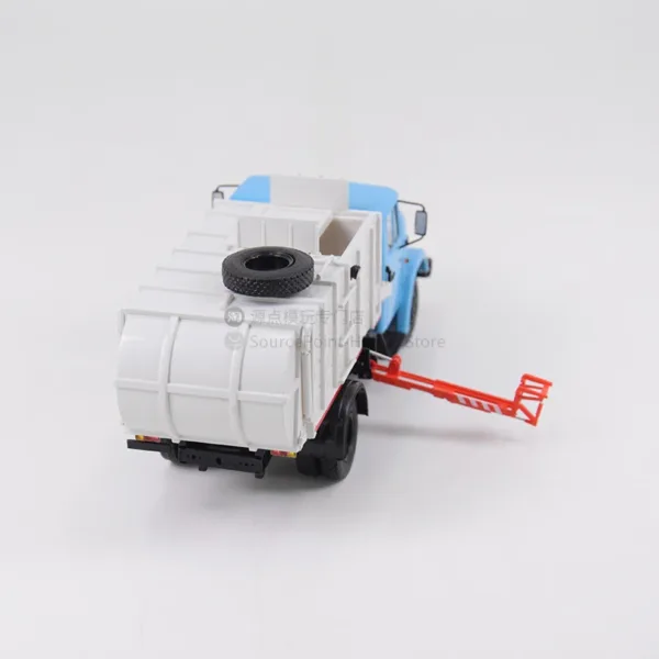 1:43 Scale ZIL-4333 Garbage Truck Model - Image 4