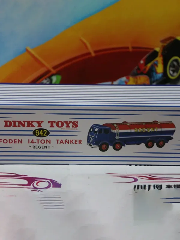 Vintage 1/43 Scale Dinky Toys Oil Tank Truck - Image 9