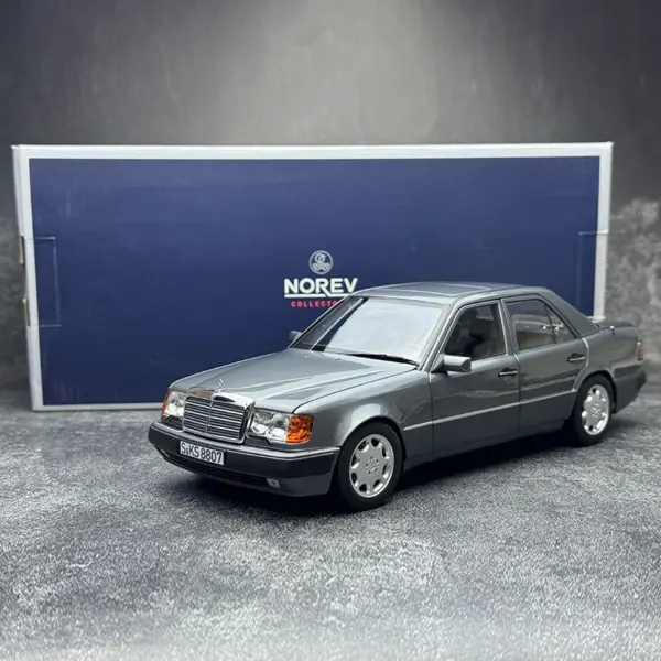 1:18 Scale Diecast Mercedes-Benz 500E Model