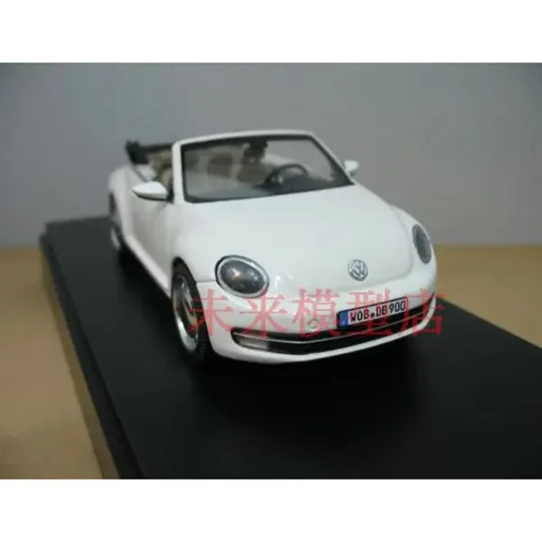 1:43 Scale Beetle Convertible Diecast Model Car - Image 2