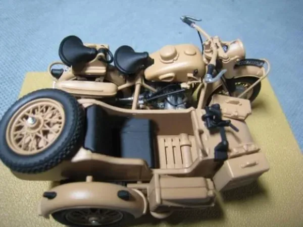 1/24 Scale Diecast Alloy R75 Motorcycle Model - Image 6