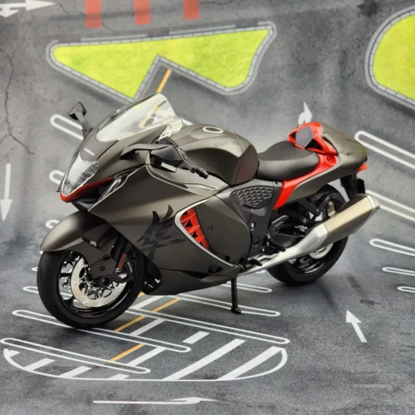 1:9 Die-Cast Suzuki GSX-1300R Motorcycle Model - Image 6