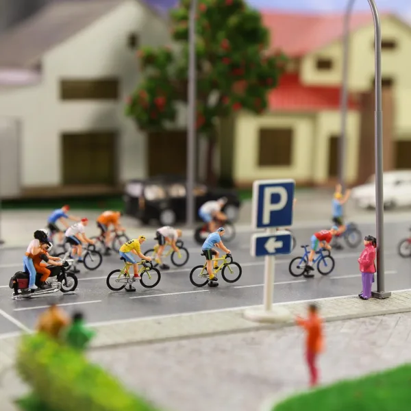 HO Scale 1:87 Cyclist Figurines Set