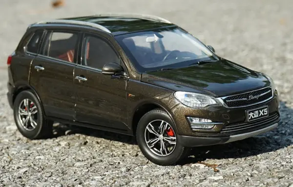 1:18 Scale X5 SUV Diecast Collectible Model - Image 9