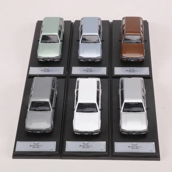 1:64 Gold Peugeot 505SW Diecast Model Car - Image 3