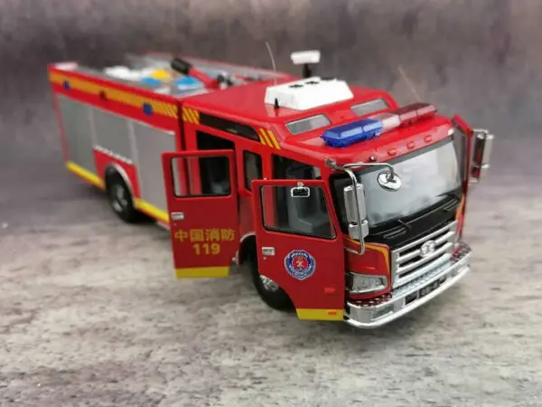 1:43 Scale Diecast Fire Truck Model Collectible - Image 5