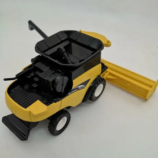 1:64 Scale CR960 Diecast Harvester Model - Image 5