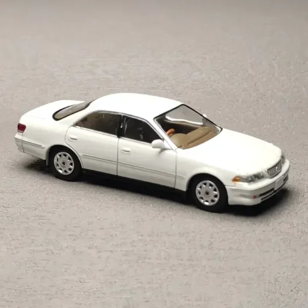 Toyota Mark II Diecast Model 1:64 by Takara Tomy - Image 2