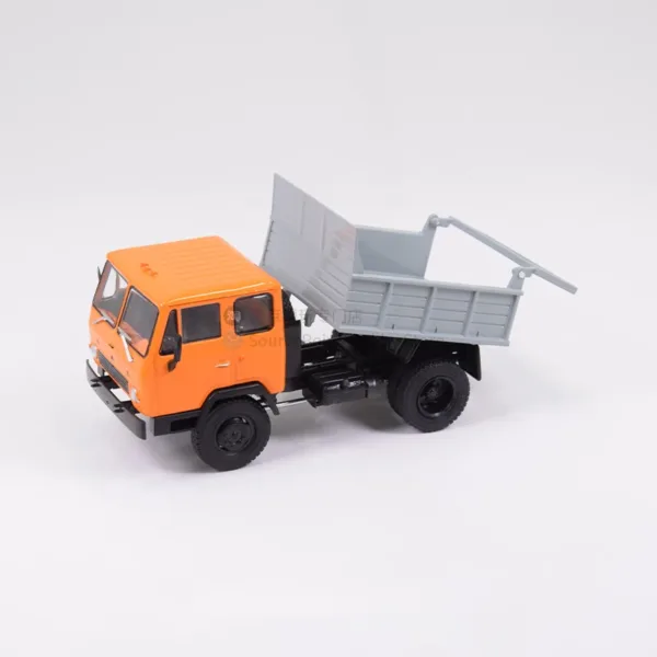 1:43 Soviet Vintage KAZ-608 Diecast Truck Model - Image 3