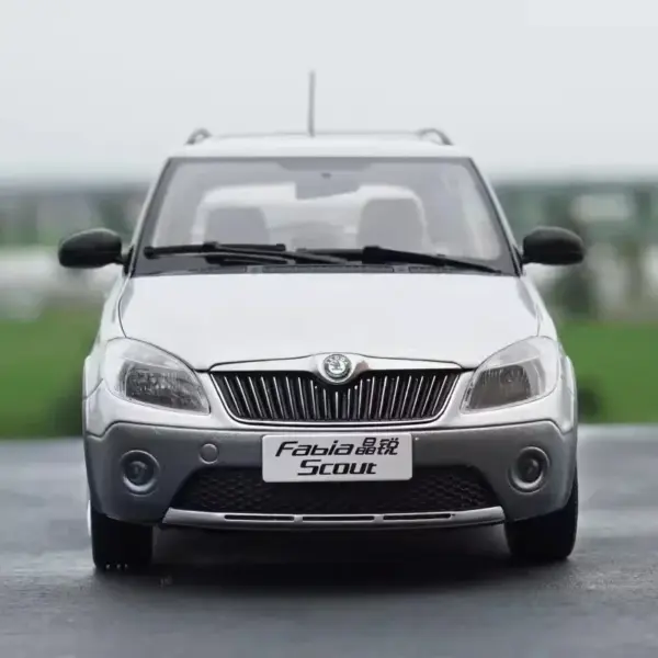 1:18 Scale Skoda Fabia Scout Diecast Model - Image 3